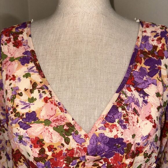NWT Sienna Sky Puff Sleeve Floral Chiffon Crop Top Blouse Smocked Purple Red Med - Picture 2 of 11